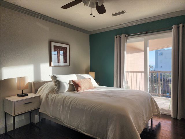 9520 Seawall Boulevard 323, Galveston, TX 77554