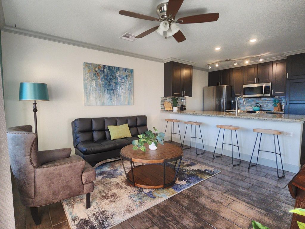 9520 Seawall Boulevard 323, Galveston, TX 77554