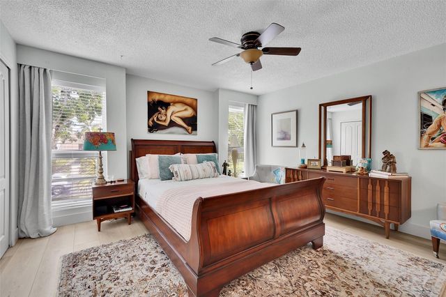 670 Kensington Place, Wilton Manors, FL 33305
