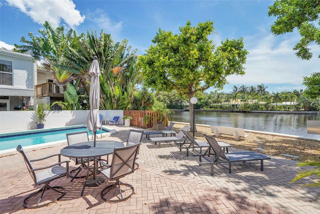 670 Kensington Place, Wilton Manors, FL 33305