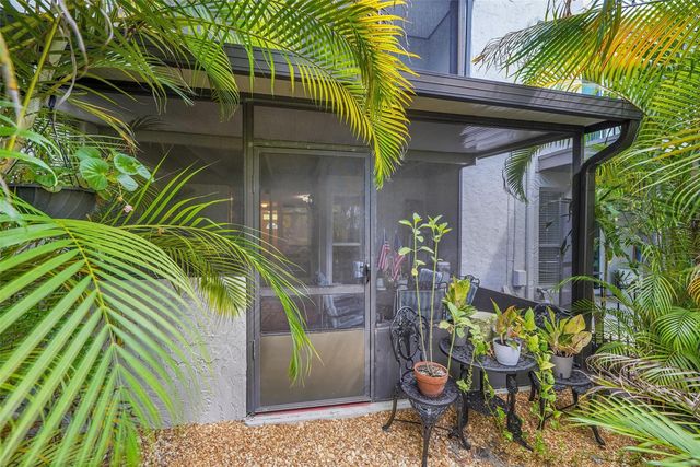 670 Kensington Place, Wilton Manors, FL 33305