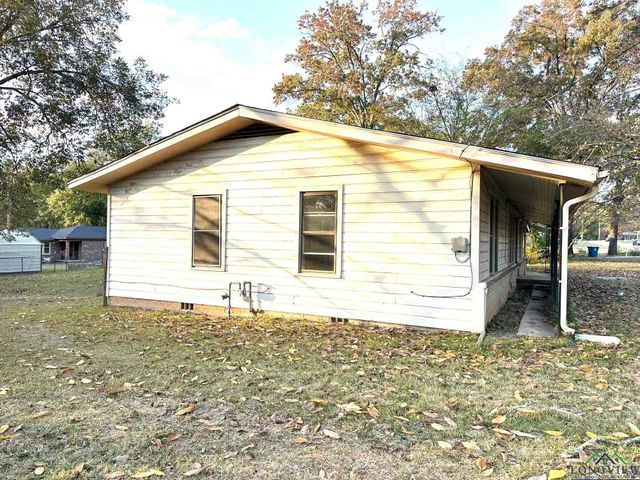 304 Hughes Avenue, Daingerfield, TX 75638