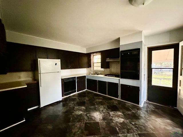 304 Hughes Avenue, Daingerfield, TX 75638