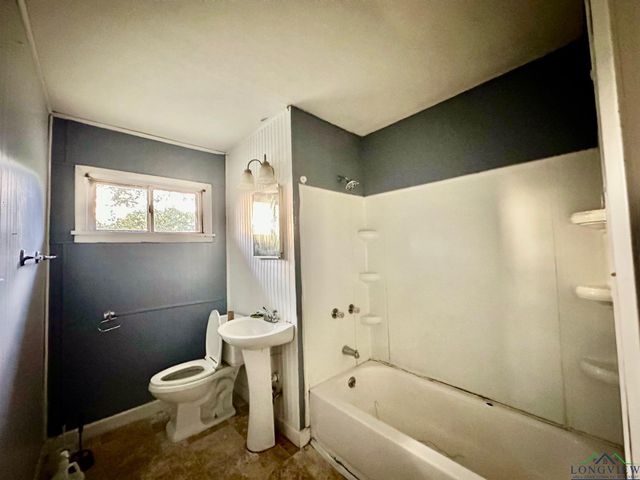 304 Hughes Avenue, Daingerfield, TX 75638