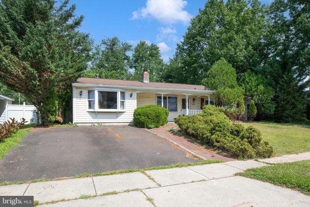 327 STONYBROOK DR, Levittown, PA 19055