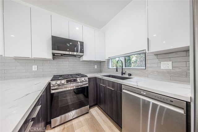 11313 Collins Street 11311-2, North Hollywood, CA 91601