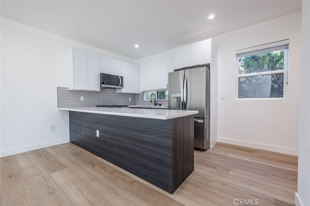 11313 Collins Street 11311-2, North Hollywood, CA 91601