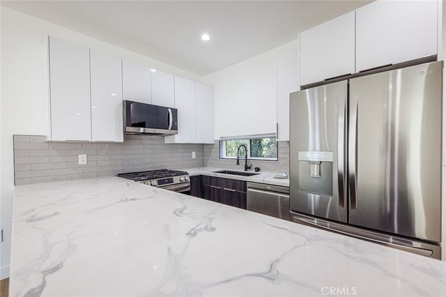 11313 Collins Street 11311-2, North Hollywood, CA 91601