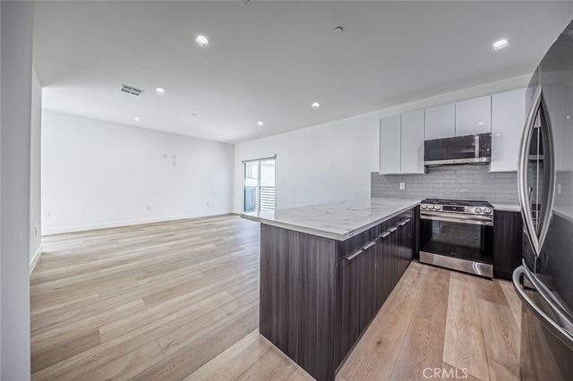 11313 Collins Street 11311-2, North Hollywood, CA 91601