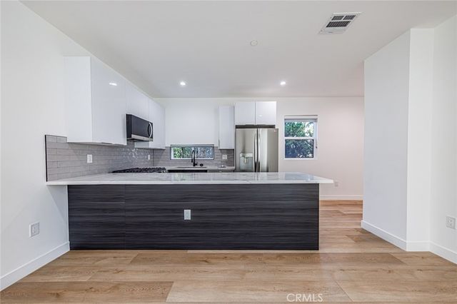 11313 Collins Street 11311-2, North Hollywood, CA 91601