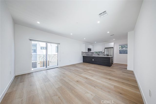11313 Collins Street 11311-2, North Hollywood, CA 91601