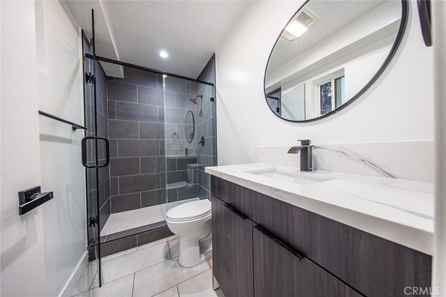 11313 Collins Street 11311-2, North Hollywood, CA 91601