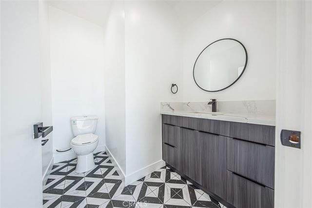 11313 Collins Street 11311-2, North Hollywood, CA 91601
