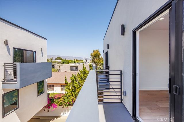 11313 Collins Street 11311-2, North Hollywood, CA 91601