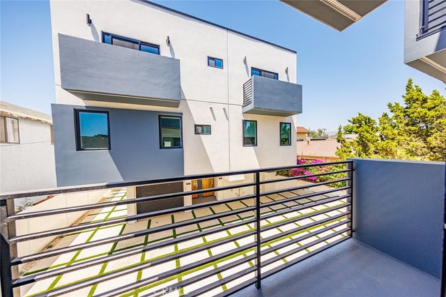 11313 Collins Street 11311-2, North Hollywood, CA 91601