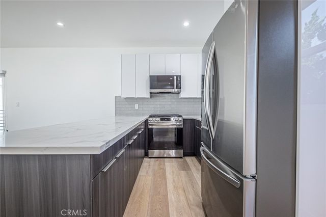 11313 Collins Street 11311-2, North Hollywood, CA 91601