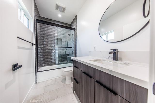 11313 Collins Street 11311-2, North Hollywood, CA 91601