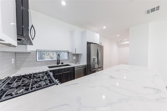 11313 Collins Street 11311-2, North Hollywood, CA 91601