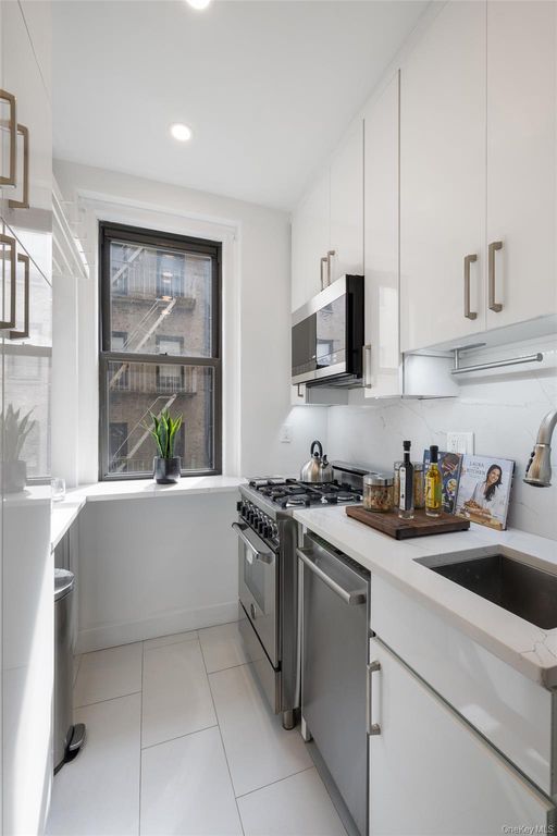 350 Cabrini Boulevard 7N, New York (manhattan), NY 10040 — photo 2