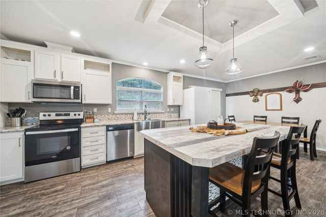 12112 W 690 Road, Hulbert, OK 74441