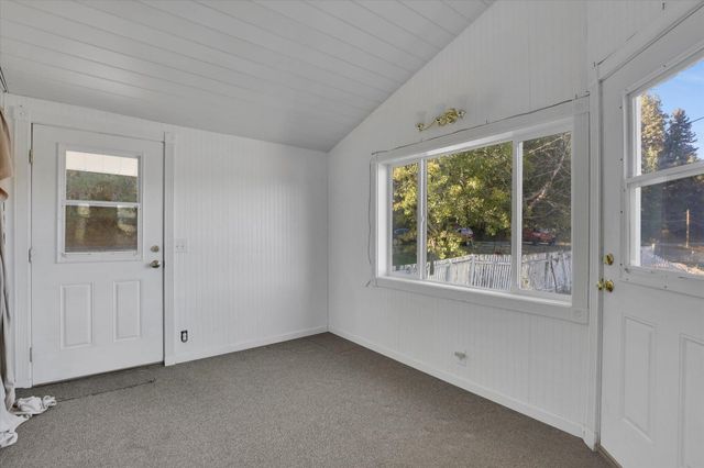 11224 N Honeymoon Bay Rd, Newman Lake, WA 99025