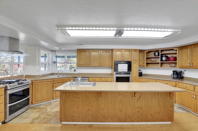 11224 N Honeymoon Bay Rd, Newman Lake, WA 99025