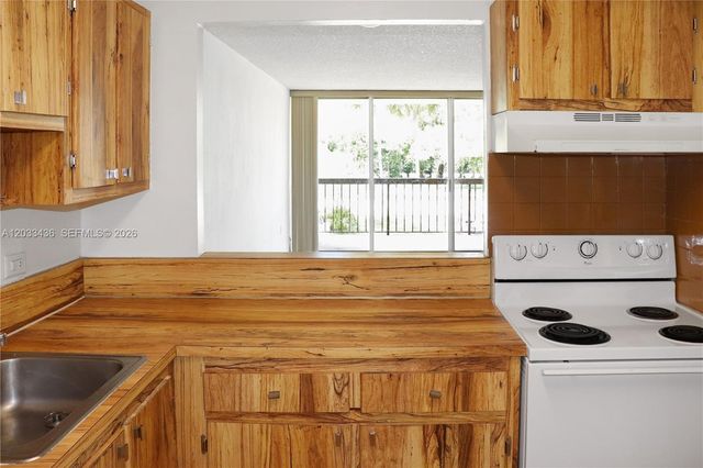 10425 SW 112th Avenue 204, Miami, FL 33176