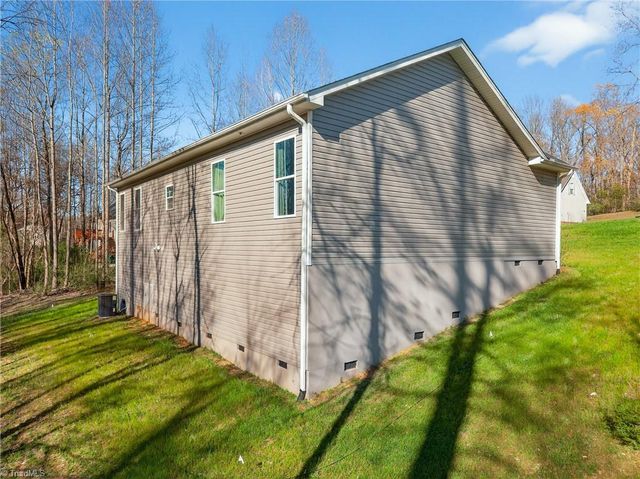 2113 Lancey Drive, Thomasville, NC 27360