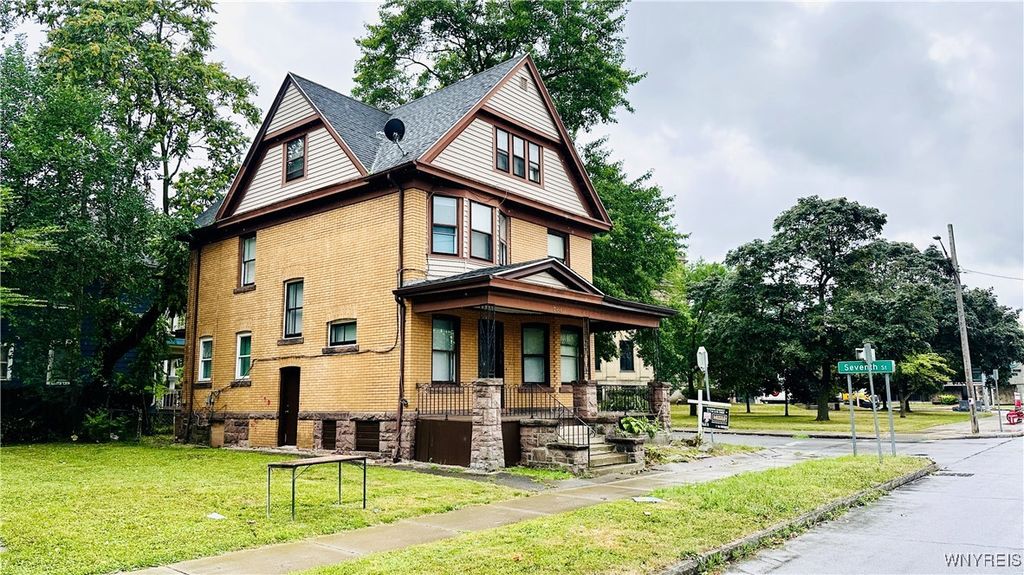 701 Cedar Avenue, Niagara Falls, NY 14301