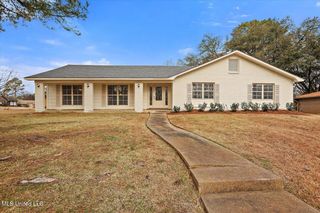 1201 Canterbury Lane, Clinton, MS 39056