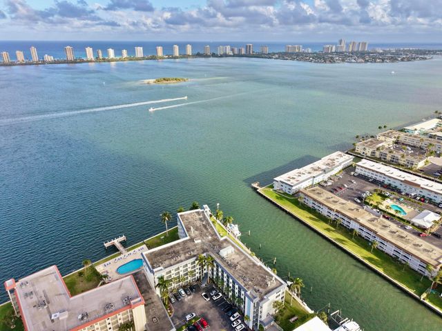 100 Paradise Harbour Boulevard 304, North Palm Beach, FL 33408