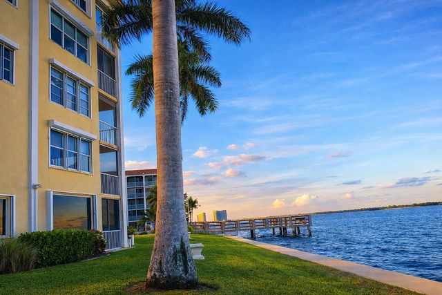 100 Paradise Harbour Boulevard 304, North Palm Beach, FL 33408