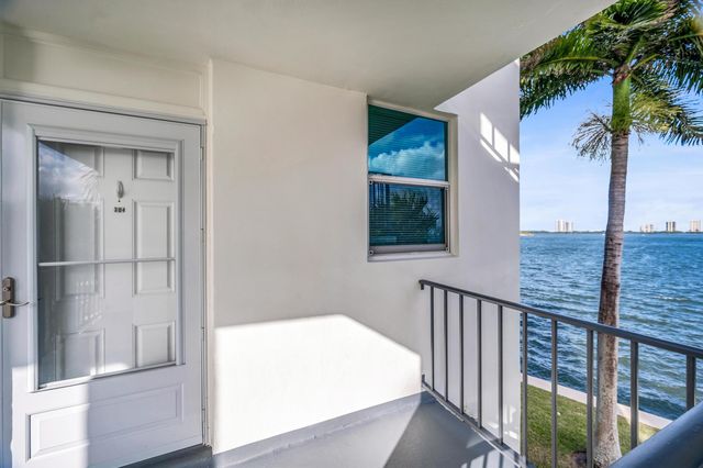 100 Paradise Harbour Boulevard 304, North Palm Beach, FL 33408