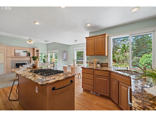 15331 Sw PEACHTREE Dr, Portland, OR 97224