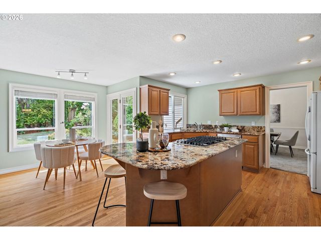 15331 Sw PEACHTREE Dr, Portland, OR 97224