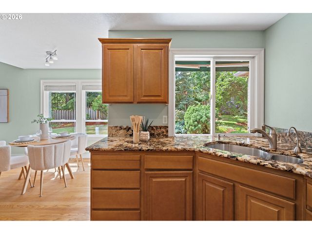 15331 Sw PEACHTREE Dr, Portland, OR 97224