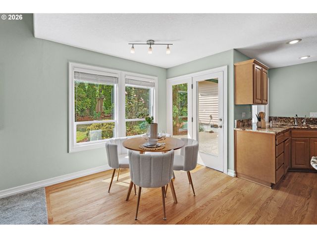 15331 Sw PEACHTREE Dr, Portland, OR 97224