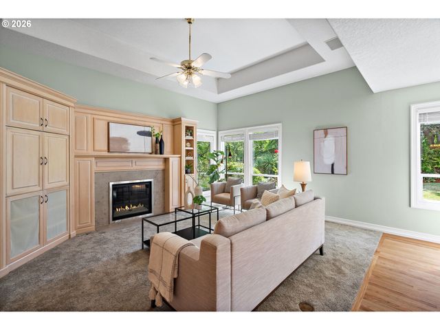 15331 Sw PEACHTREE Dr, Portland, OR 97224