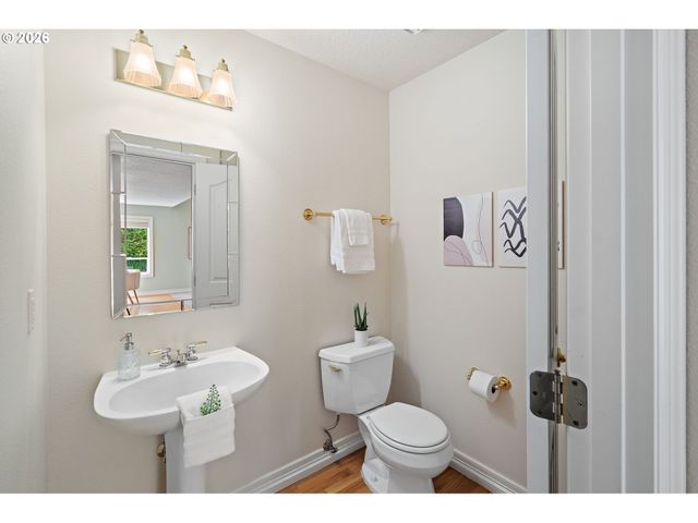 15331 Sw PEACHTREE Dr, Portland, OR 97224