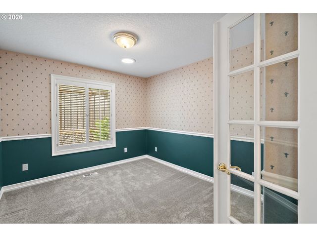 15331 Sw PEACHTREE Dr, Portland, OR 97224