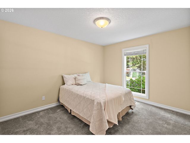15331 Sw PEACHTREE Dr, Portland, OR 97224