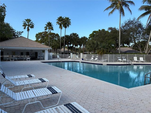803 Silverleaf Oak Ct, Palm Beach Gardens, FL 33410