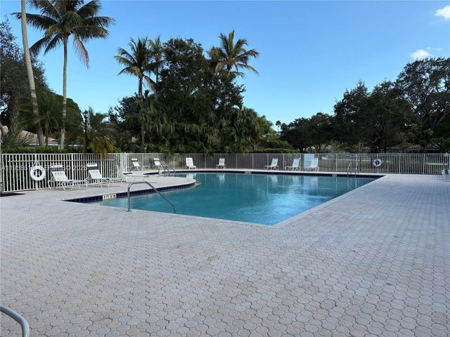 803 Silverleaf Oak Ct, Palm Beach Gardens, FL 33410