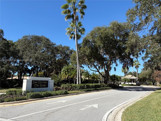 803 Silverleaf Oak Ct, Palm Beach Gardens, FL 33410