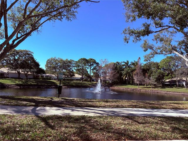 803 Silverleaf Oak Ct, Palm Beach Gardens, FL 33410