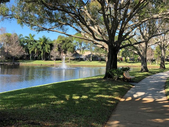 803 Silverleaf Oak Ct, Palm Beach Gardens, FL 33410
