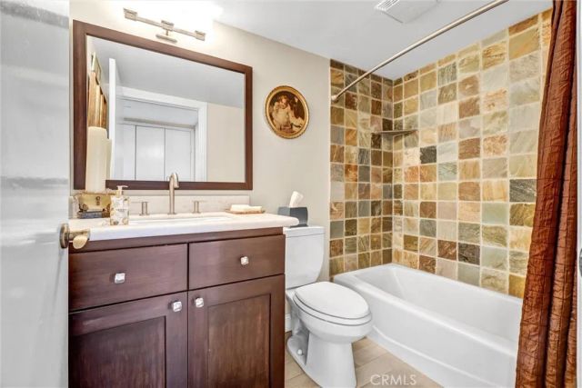 11 Las Brisas 6, Irvine, CA 92612