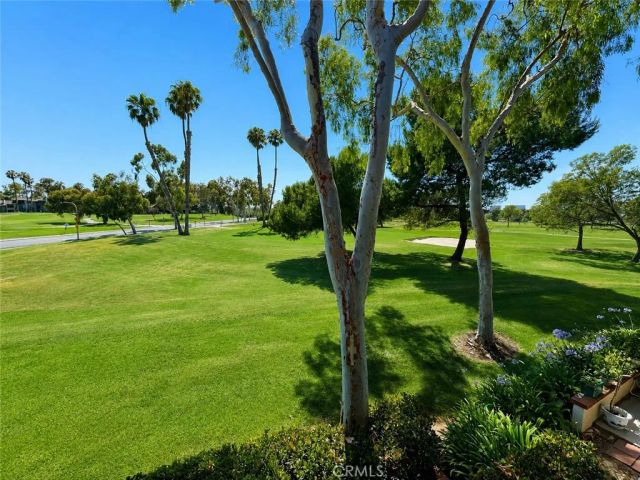 11 Las Brisas 6, Irvine, CA 92612