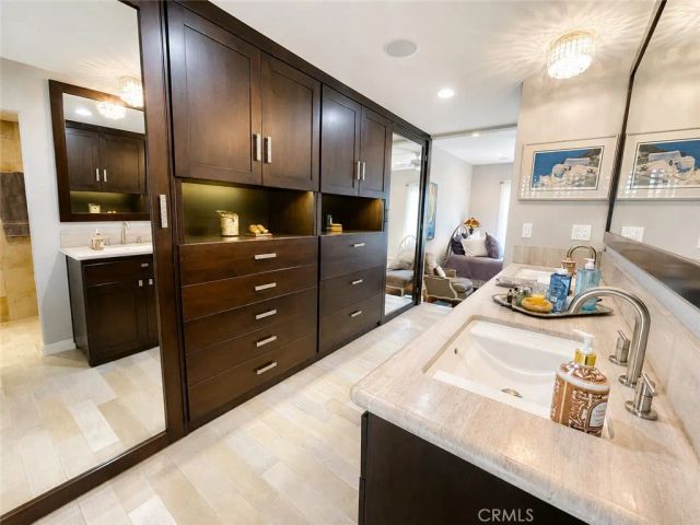 11 Las Brisas 6, Irvine, CA 92612