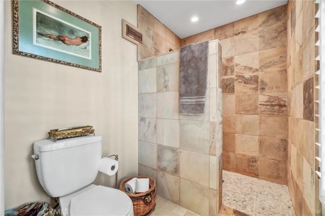 11 Las Brisas 6, Irvine, CA 92612